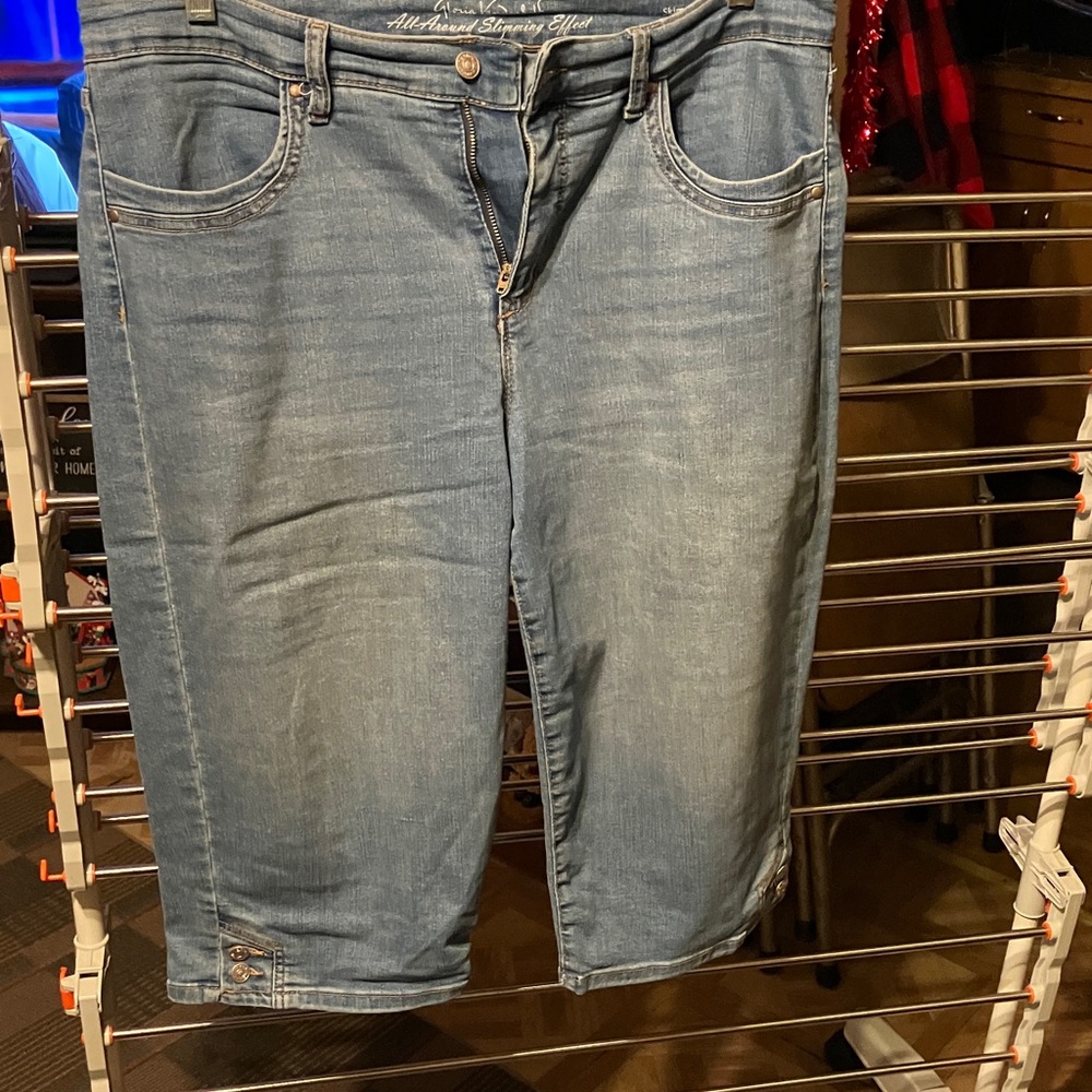 Gloria Vanderbilt Light Blue Cropped Jeans